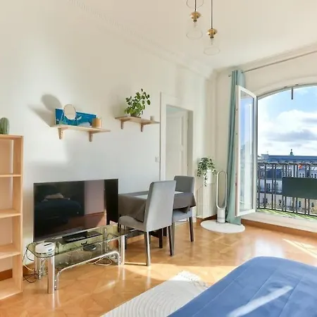 Апартаменты Splendide Studio Avec Belle Vue Sur La Tour Eiffel Париж